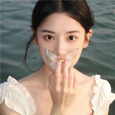 百变小姬子 海报